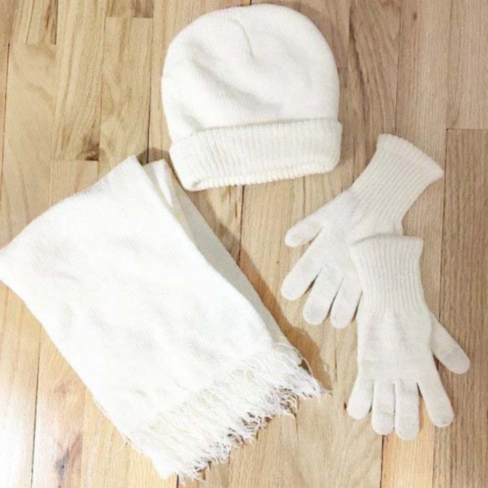 NEW | Covington | Cream scarf, gloves and hat set